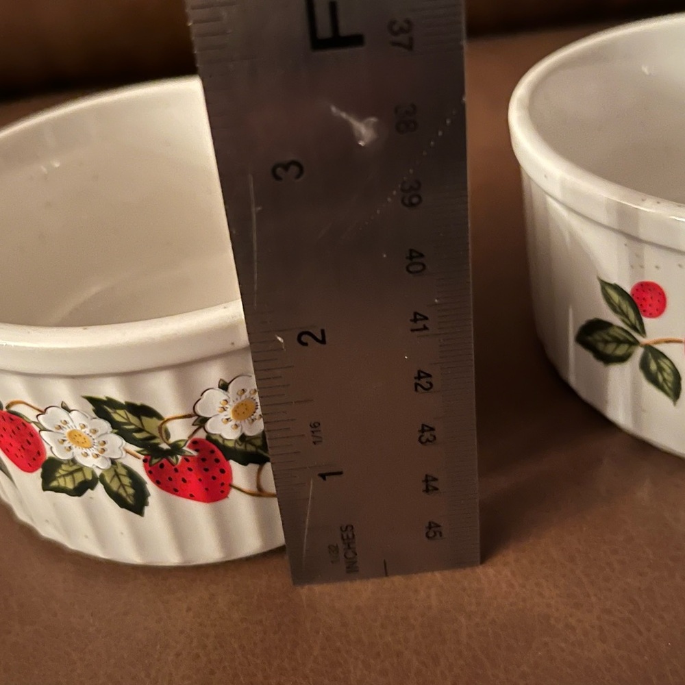 Vintage Sheffield Strawberries ‘n Cream StonewareRamekins, Set of 2 - Picture 4 of 4